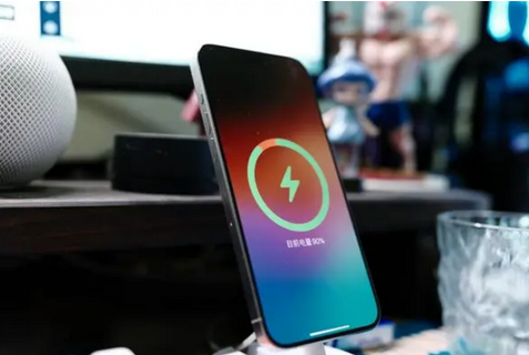 齐河苹果15换屏服务分享用什么充电器给iPhone15充电更好 